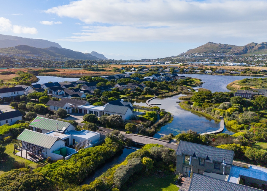 To Let 3 Bedroom Property for Rent in Lake Michelle Western Cape